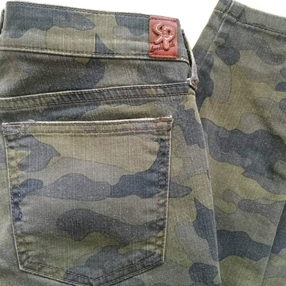 Low Rise Camo Jeans - Picture 3 of 4